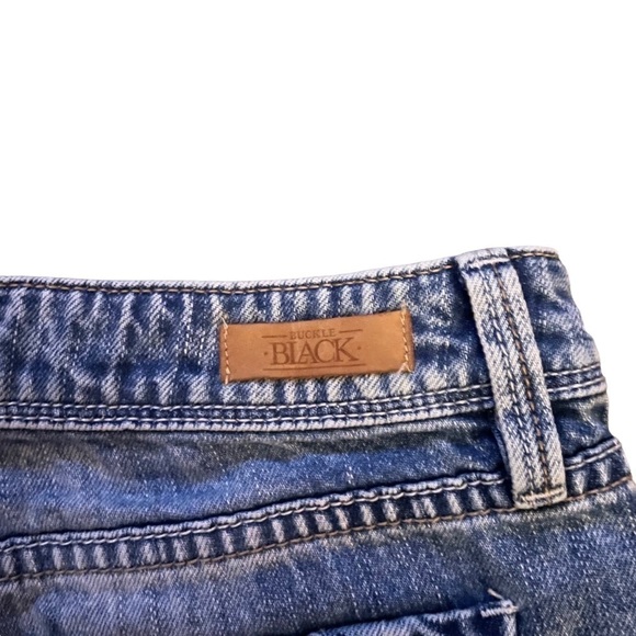 𝅺BUCKLE Black Denim Blue Shorts w/Embroidery Stitching Detailing & Raw Hem - Picture 5 of 7